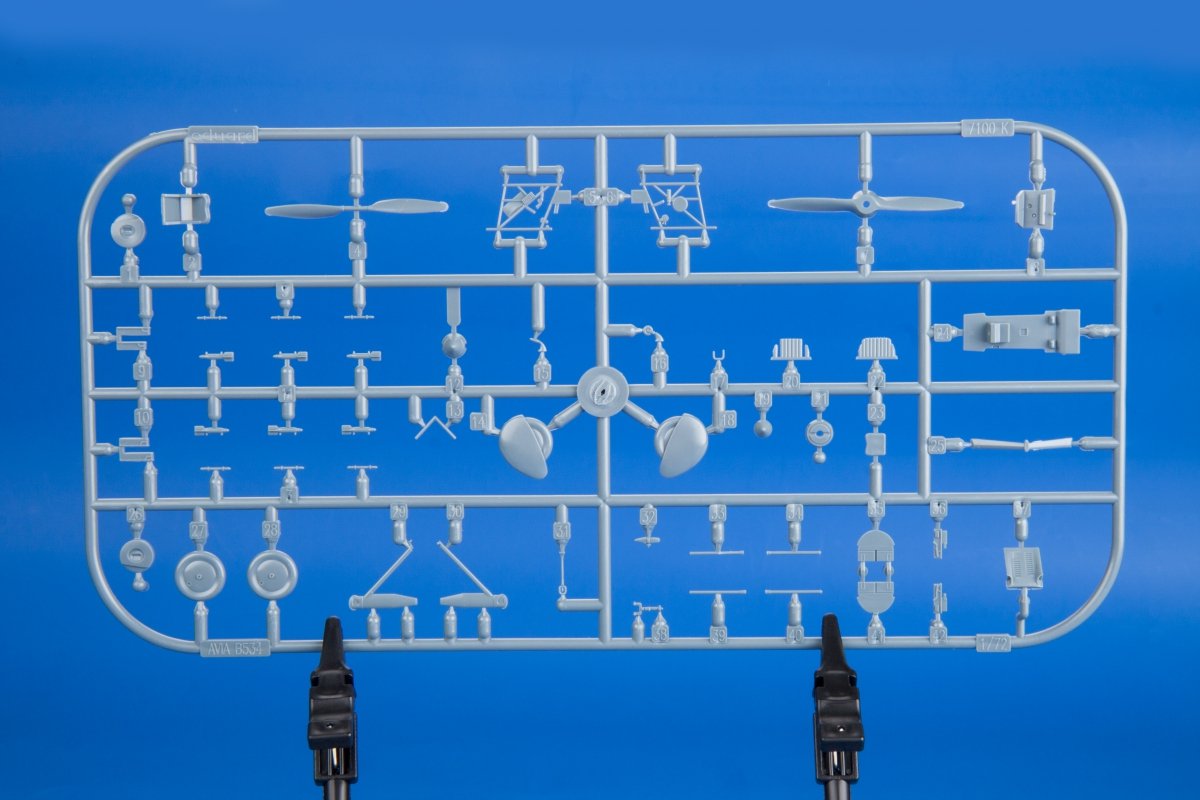 Eduard 7445 Avia Bk-534 Graf Zeppelin 1/72 – imagen 5