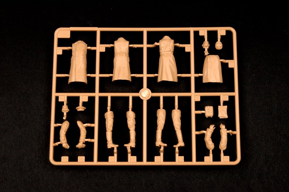 Trumpeter 00428 Soviet Artillery - Commander Inspection 1/35 – immagine 6