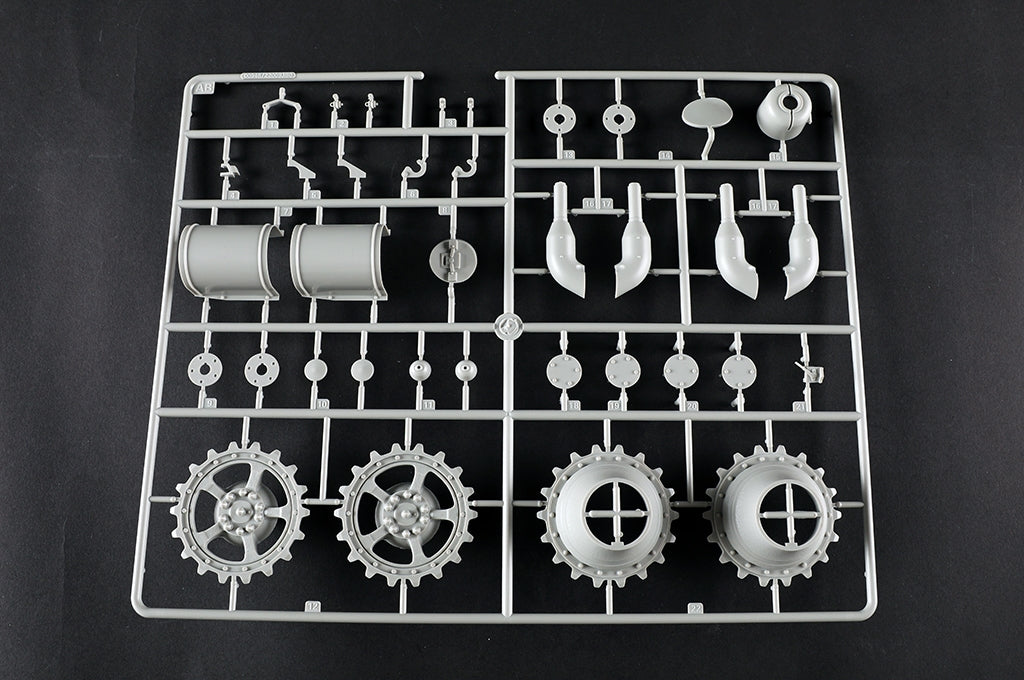 Trumpeter 00948 German Tiger II Heavy Tank - Porsche Turret Early Production 1/16 – immagine 38