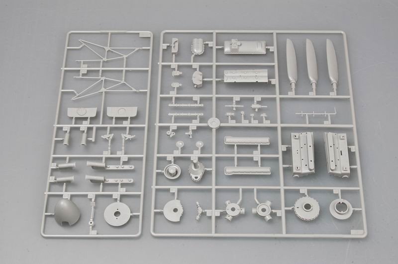 Trumpeter 02417 Hurricane Mk II D/Trop 1/24 – Bild 6