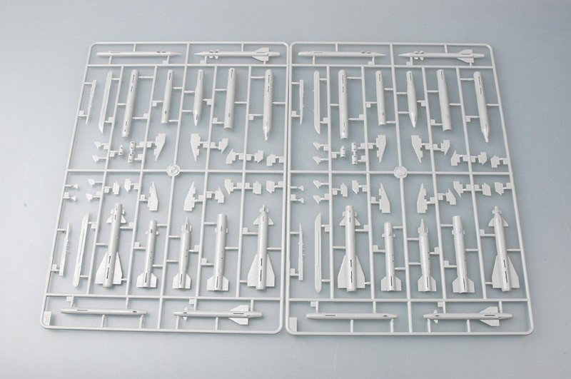 Trumpeter 02835 Su-24M Fencer-D 1/48 – image 8