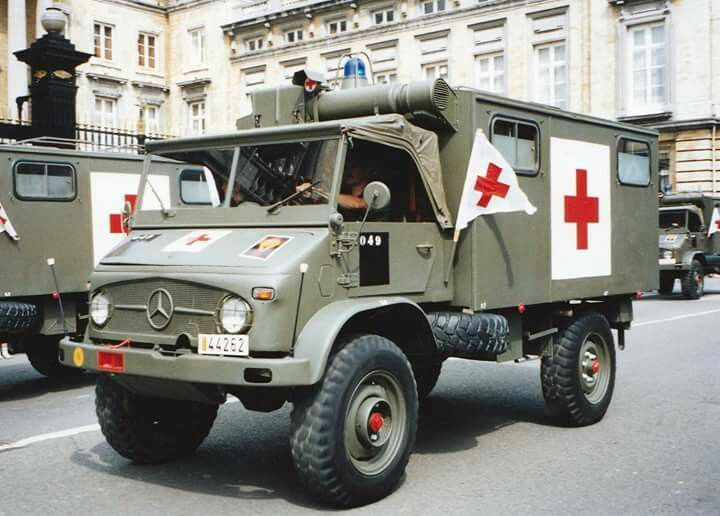 ACE 72469 Unimog S 404 Krankenwagen 1/72 – immagine 7