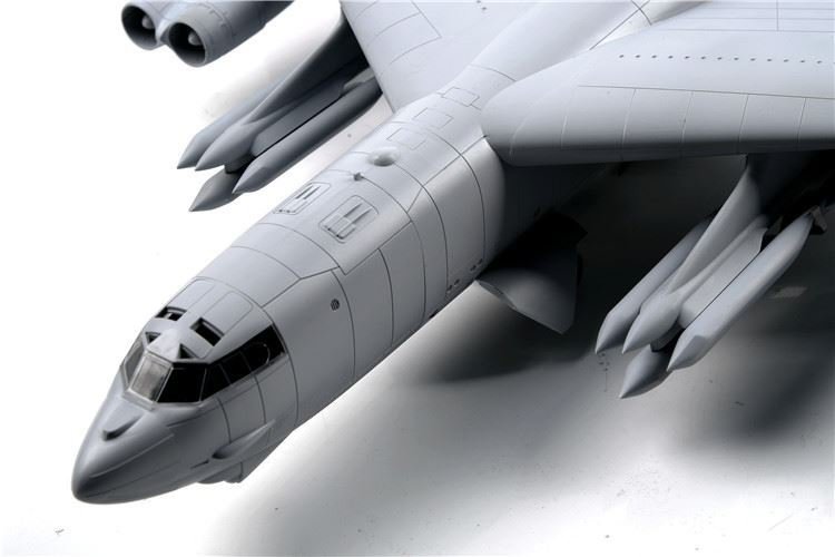 Modelcollect UA72200 B-52H U.S. Stratofortress strategic Bomber 1/72 – immagine 9