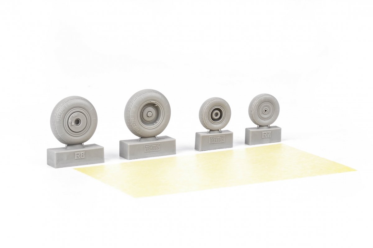 Eduard 648868 Mi-8MT wheels TRUMPETER 1/48 – immagine 4