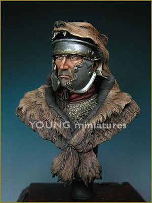 Young Miniatures YH1803 ROMAN SIGNIFER 1st Century A.D 1/10 – immagine 3