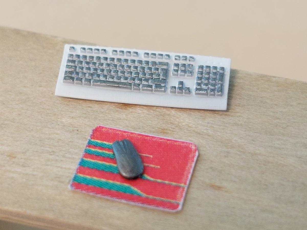 Point of no Return 3524057 PC z monitorem, klawiaturą, myszką i kalkomaniami / PC with monitor, keyboard, mouse and decals 1/35 – immagine 3