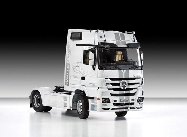Italeri 3884 Mercedes-Benz Actros MP3 1/24