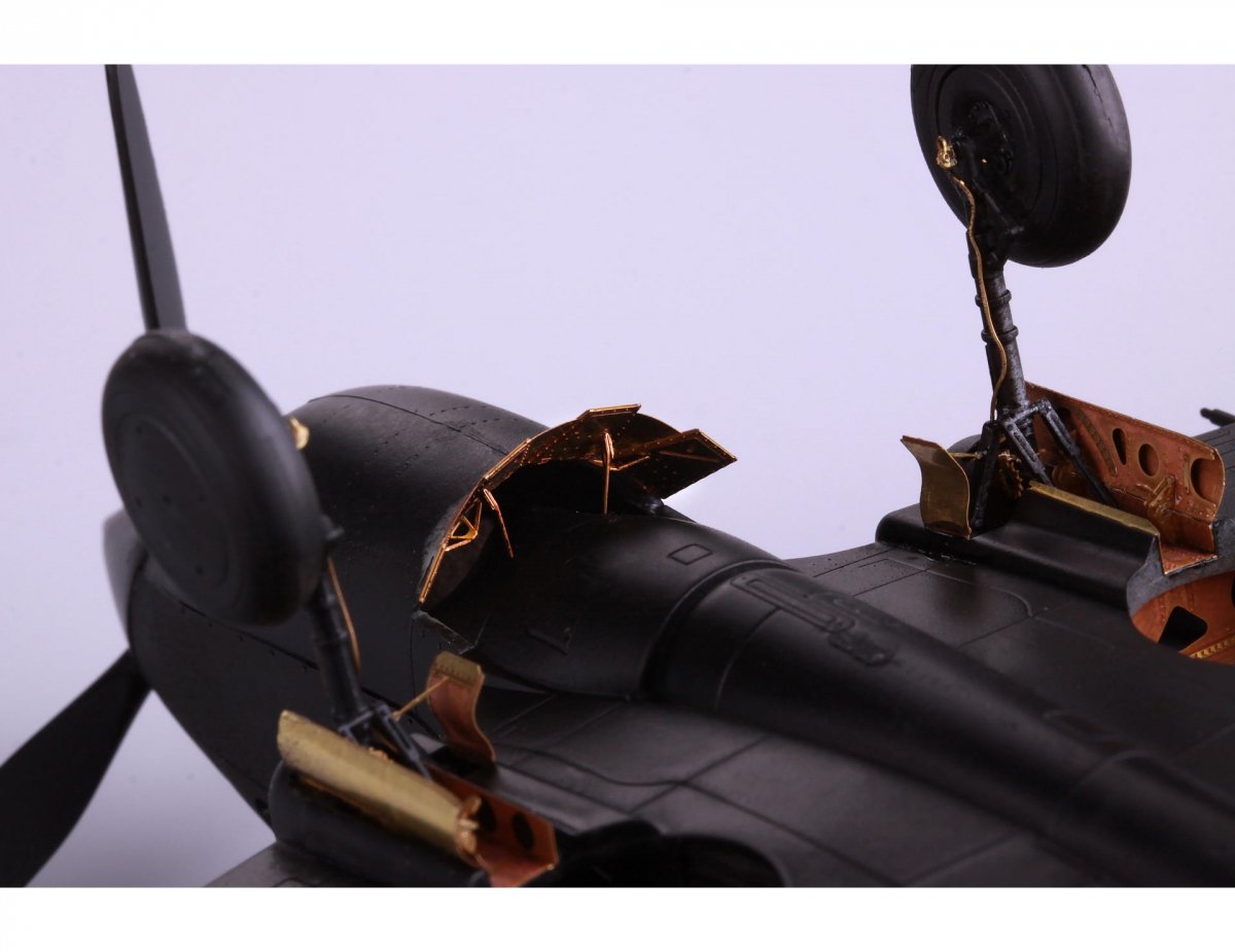 Eduard 49807 P-40C BRONCO 1/48 – Bild 9