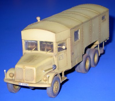 Attack 72817 TATRA T-111-8000 Kundediensttruppwagen 1/72 – image 3