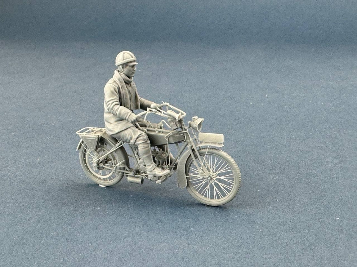 Copper State Models F35-057 German Dispatch Rider riding a motorcycle ( Motorcycle not included) 1/35 – imagen 2