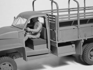 ICM 35643 RKKA Drivers (1943-1945) (2 figures) 1/35 – imagen 4