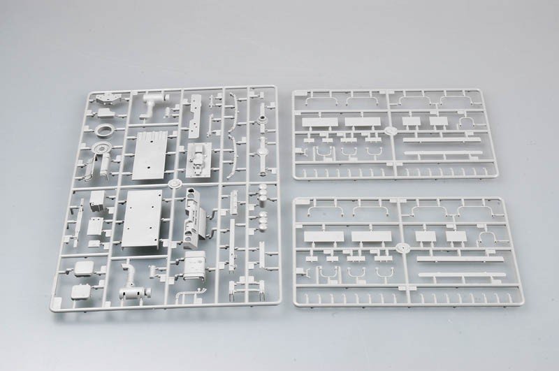 Trumpeter 01004 M1078 Light Medium Tactical Vehicle (LMTV) Standard Cargo Tru 1/35 – zdjęcie 13