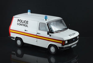 Italeri 3657 FORD TRANSIT UK POLICE 1/24 – Bild 3