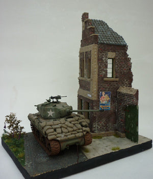 RT-Diorama 35202 Socle de diorama : Ruine de maison en briques 1/35  – image 7