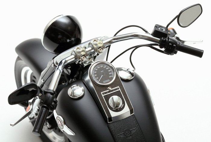 Tamiya 16041 Harley Davidson FLSTFB Fat Boy Lo 1/6 – imagen 8