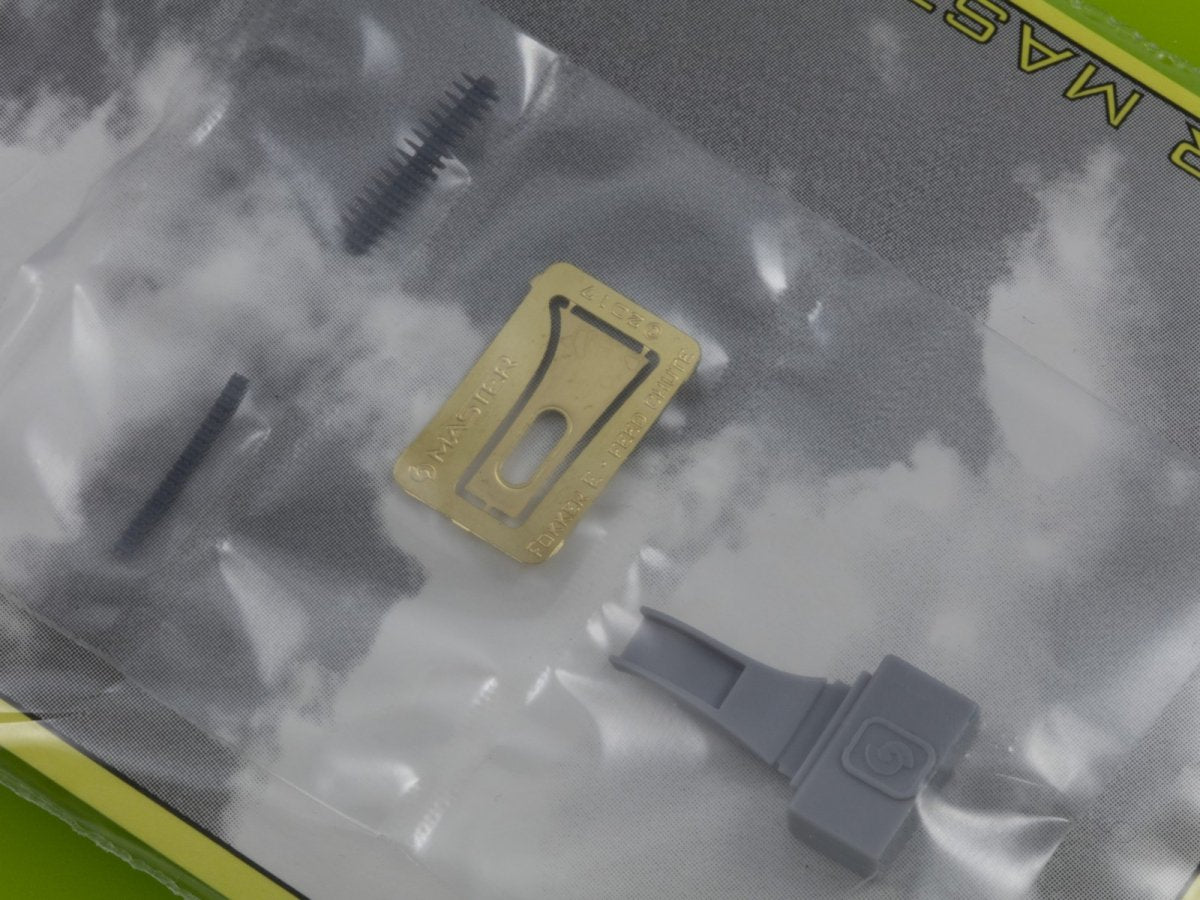 Master AM-32-105 Fokker E.II/E.III (Early) Ammunition feed chute with belt for LMG 08 Spandau 1/35 – immagine 5