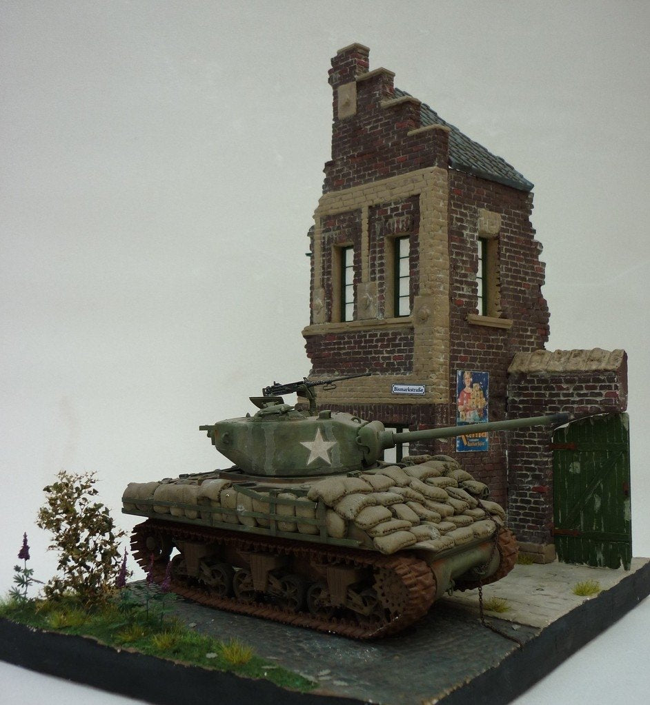 RT-Diorama 35202 Socle de diorama : Ruine de maison en briques 1/35  – image 6