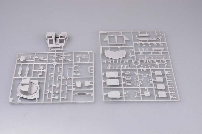 Trumpeter 00393 USMC LAV-AD Light Armored Vehicle-Air Defense 1/35 – image 5