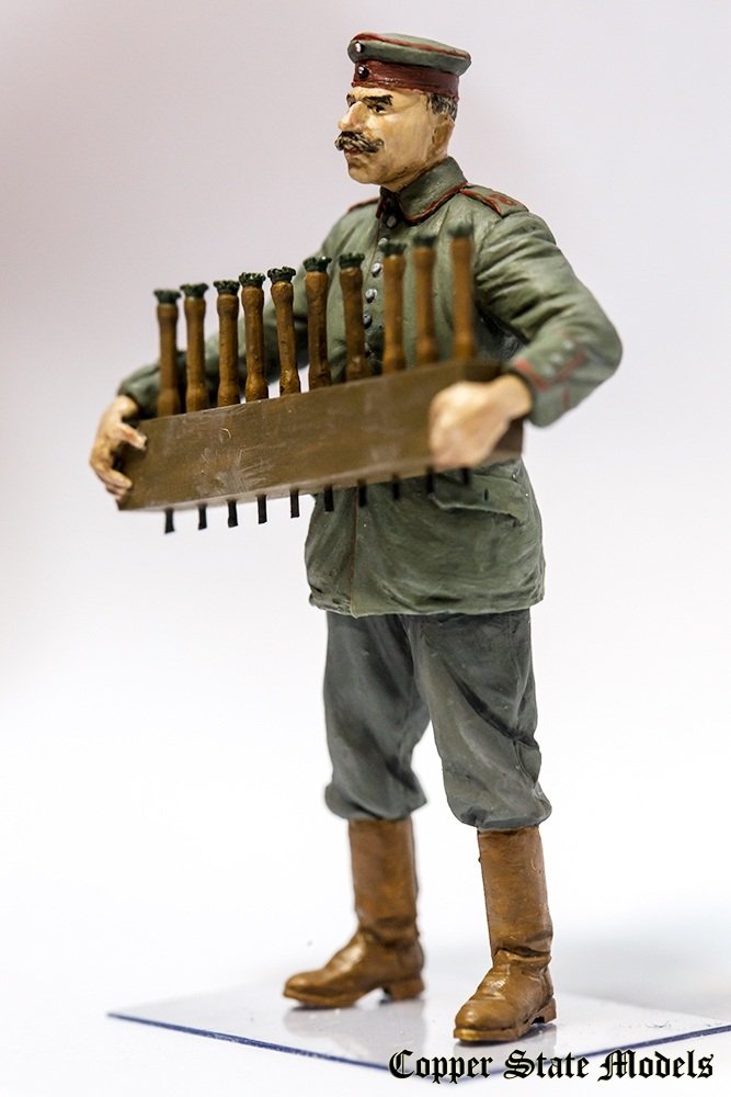 Copper State Models F32-004 German aerodrome personnel with grenades crate 1/32 – immagine 4
