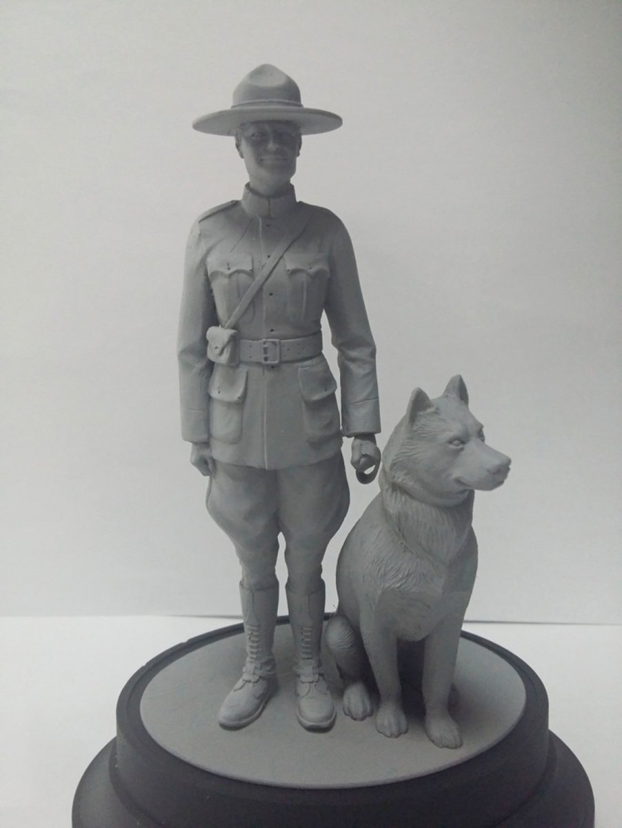 ICM 16008 RCMP Female Officer with dog 1/16 – immagine 2