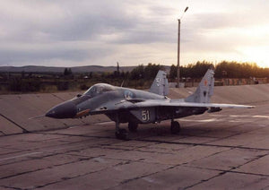 Uschi 3036 Display diorama Russian PAG-Type Taxiway and Tarmac, Circular, BLAST WALL EDITION 1/72 – immagine 5