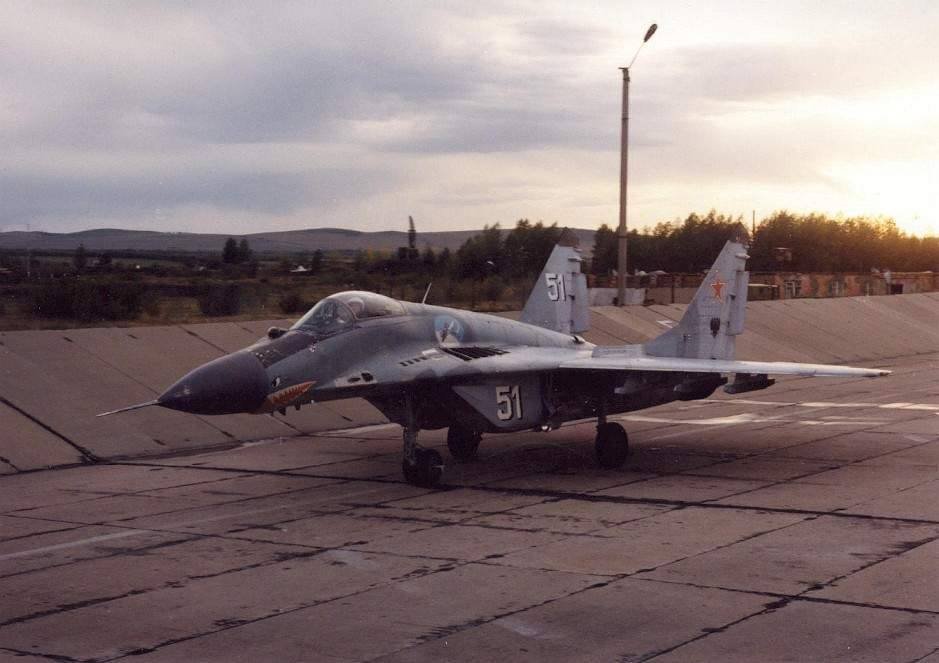 Uschi 3036 Display diorama Russian PAG-Type Taxiway and Tarmac, Circular, BLAST WALL EDITION 1/72 – immagine 5