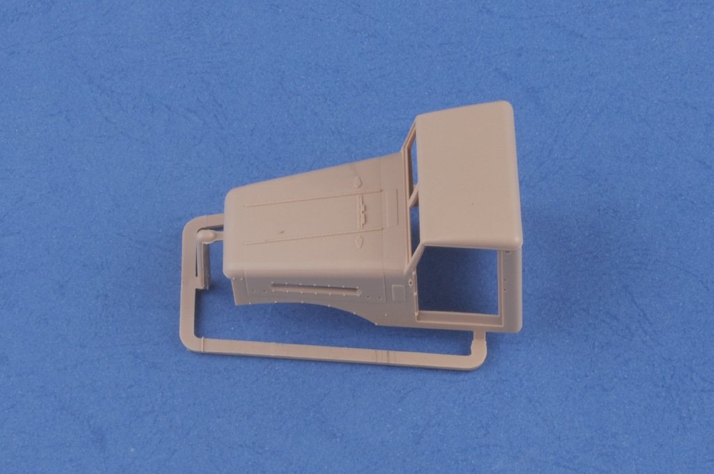 Hobby Boss 83801 US White 666 Cargo Hard Top 1/35 – image 6