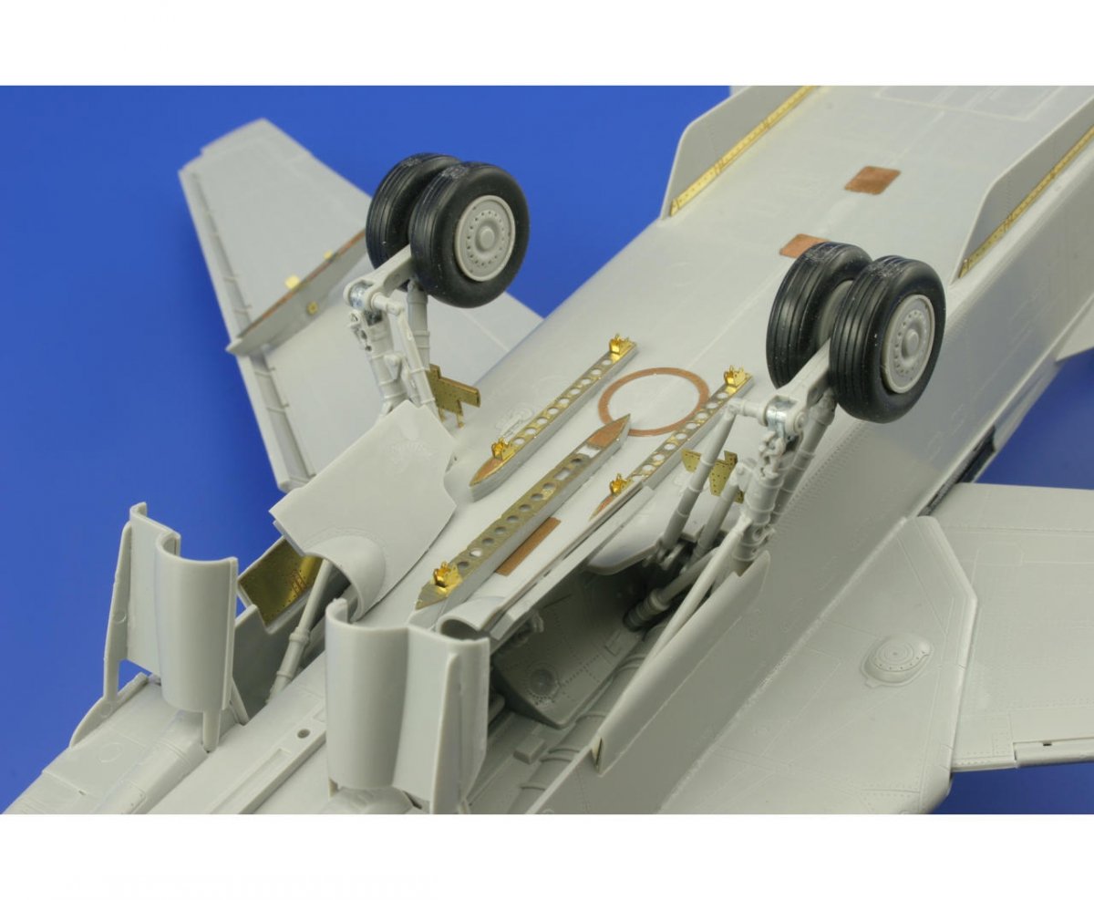 Eduard 48695 Su-24M Fencer D exterior 1/48 Trumpeter – immagine 9