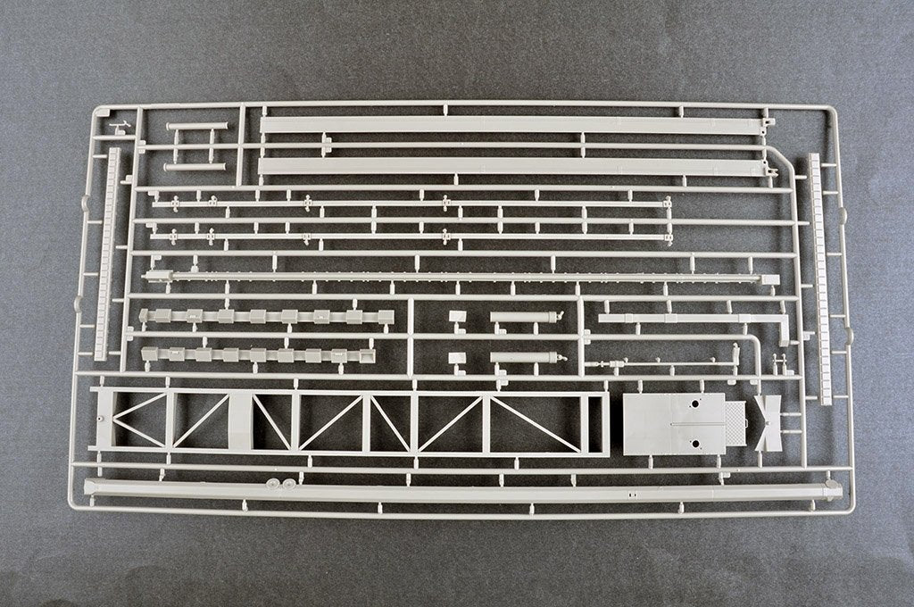Trumpeter 01082 15U175 TEL of RS-12M1 Topol-M ICBM complex 1/35 – image 24