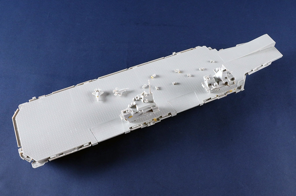 Trumpeter 06751 Queen Elizabeth Aircraft Carrier 1/700