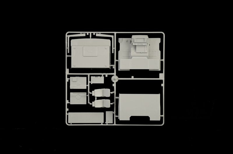 Italeri 3945 VOLVO F16 Globetrotter Canvas Truck with elevator 1/24 – immagine 11