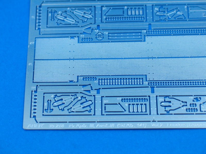 Aber 35218 German medium tank Pz.Kpfw. III, Ausf J/L - vol. 2 - additional set - fenders 1/35 – immagine 2