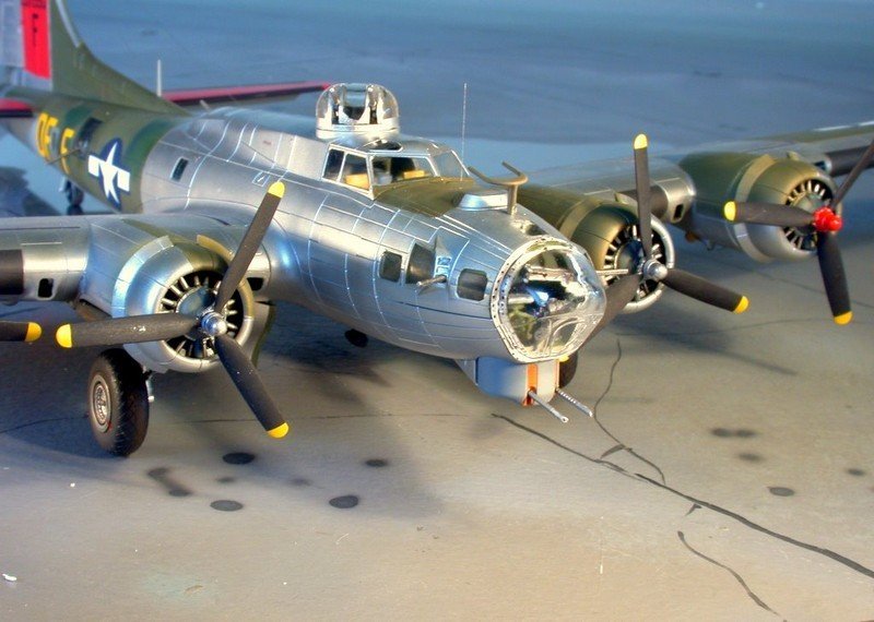 Revell 04283 B-17G Flying Fortress 1/72 – imagen 3