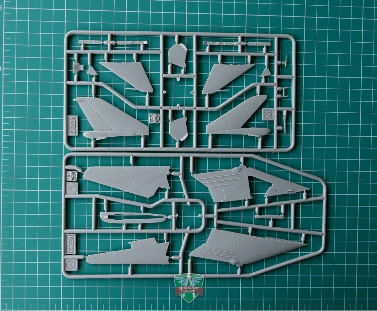 Modelsvit 72009 S-22I(Su-7IG) variable wing geometry 1/72 – immagine 6