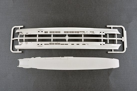 Trumpeter 06710 German Navy Aircraft Carrier DKM Peter Strasser 1/700 – Bild 5