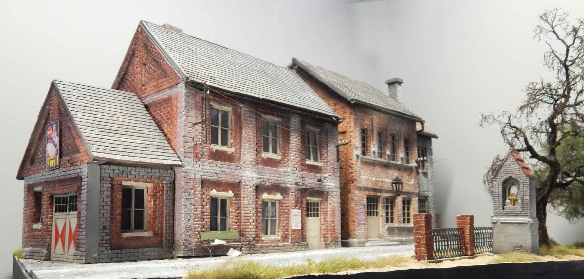 RT-Diorama 35210 Town House (Modular System) 1/35 – imagen 7