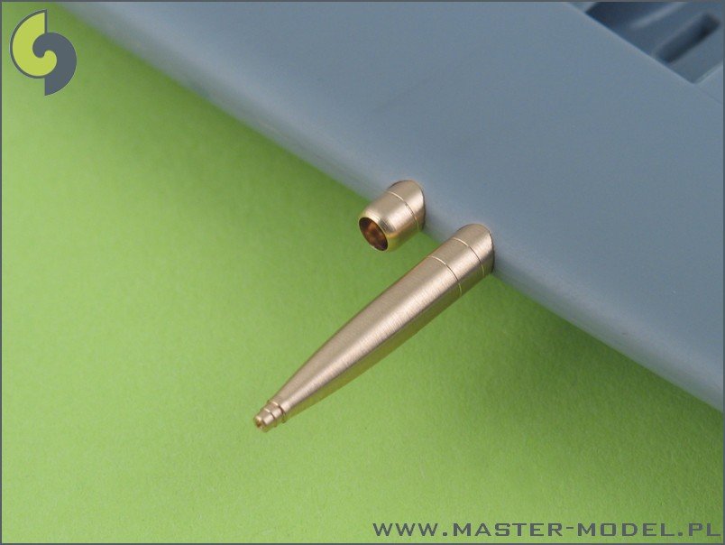 Master AM-48-006 Supermarine Spitfire late E wing or revised wing - Hispano 20mm &amp;amp; .50cal in fairings (1/48) – image 2