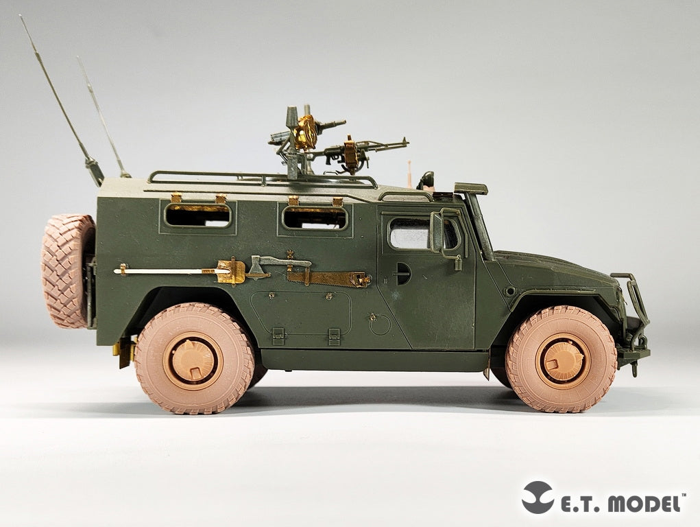 ET Model P35-154 Véhicule blindé haute mobilité russe GAZ-233014 STS TIGER Roues affaissées pour kit Meng 1/35  – image 10