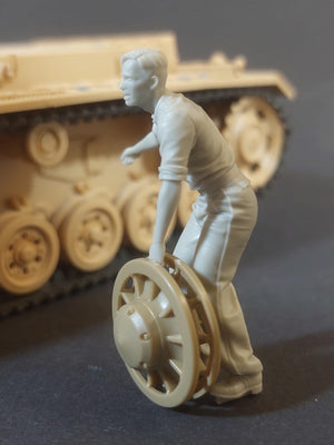 Panzer Art FI35-239 German tank mechanic at work No2 1/35 – immagine 3