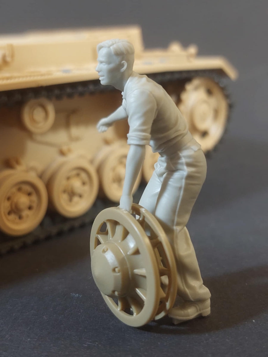 Panzer Art FI35-239 German tank mechanic at work No2 1/35 – immagine 3