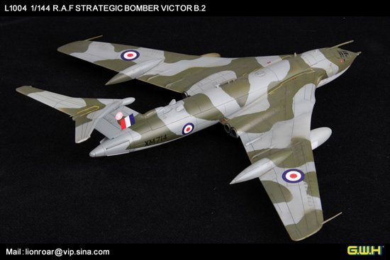 Lion Roar L1004 R.A.F. Strategic Bomber VICTOR B2 1/144 – immagine 7