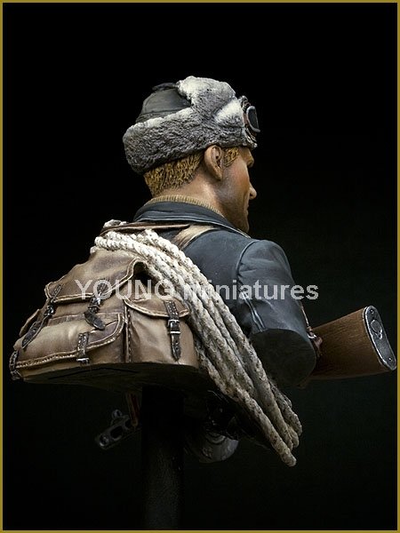 Young Miniatures YM1827 SOVIET MOUNTAINEER OFFICER 1942 1/10 – immagine 6