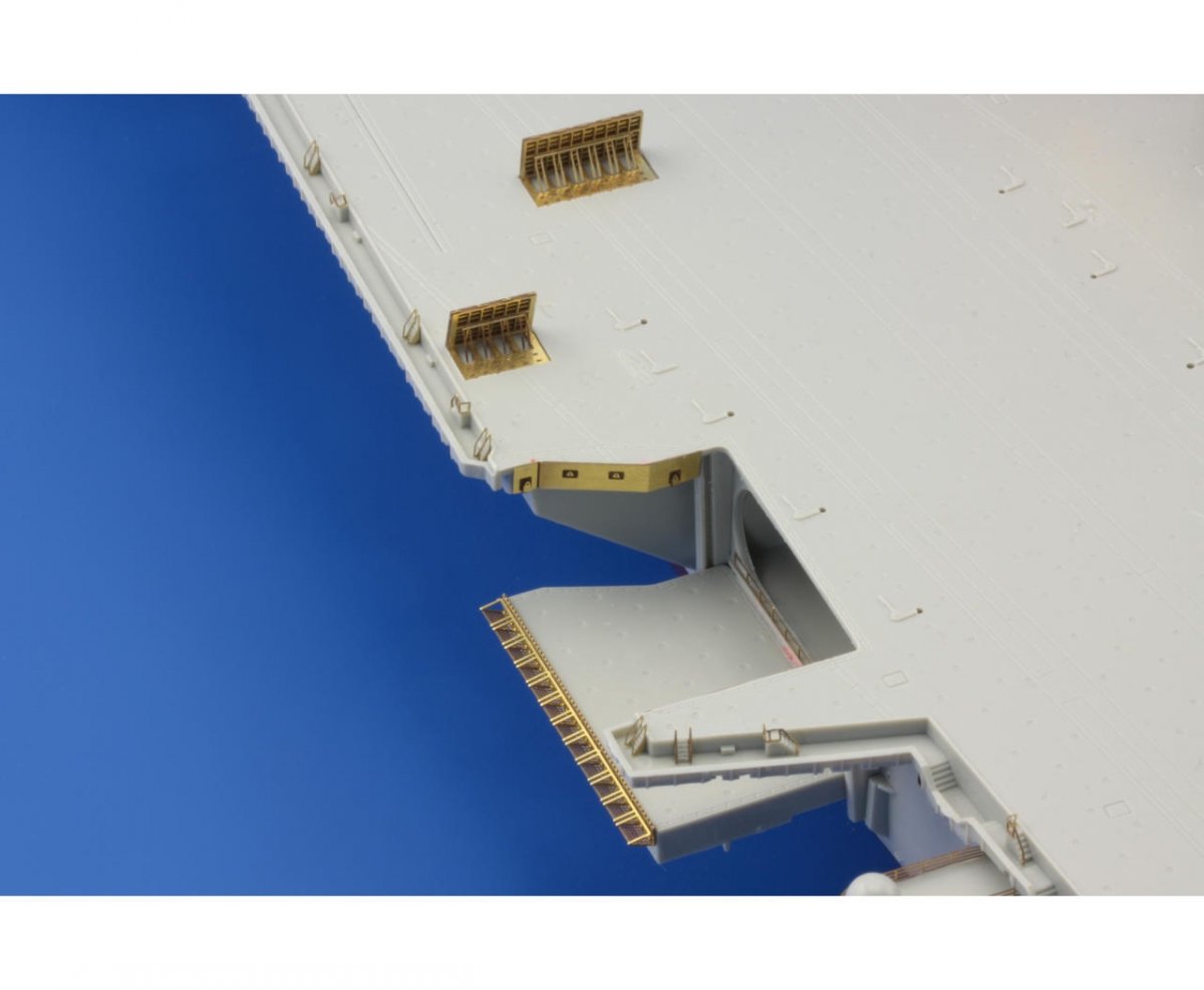 Eduard 17027 USS Nimitz CVN-68 (2005) TRUMPETER 1/700 – immagine 3