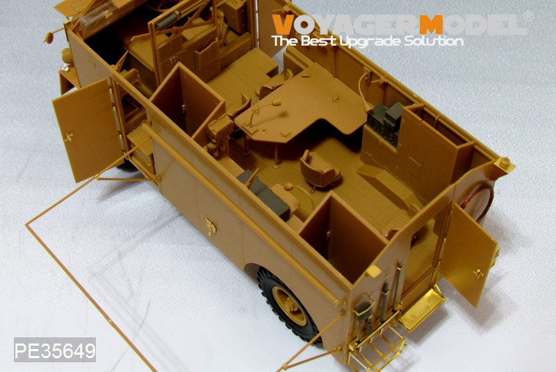 Voyager Model PE35649 WWII British AEC 4x4 Armored Command Vehicle&amp;quot;Dorchester&amp;quot; For AFV 35227 1/35 – immagine 5