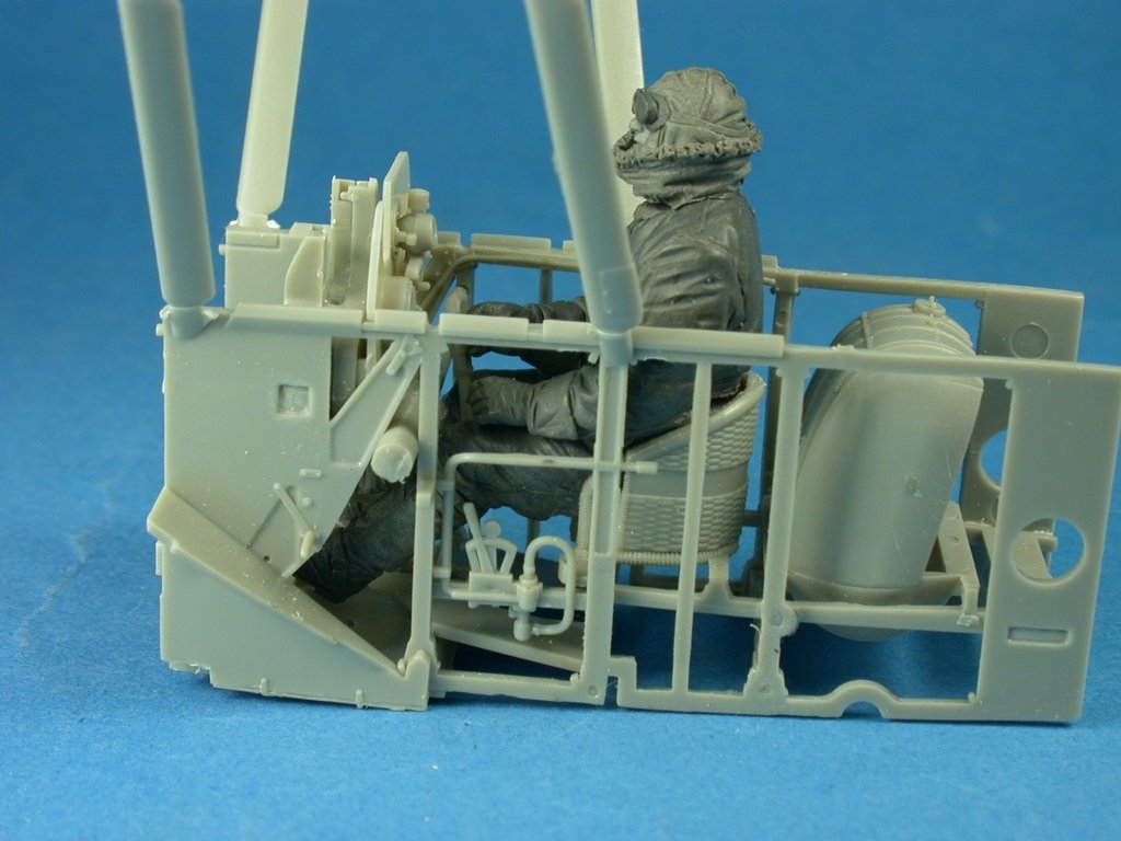 Modèle réduit Copper State Models F32-038 : Pilote RFC assis en combinaison Sidcot, échelle 1/32 – image 4