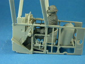 Modèle réduit Copper State Models F32-038 : Pilote RFC assis en combinaison Sidcot, échelle 1/32 – image 4