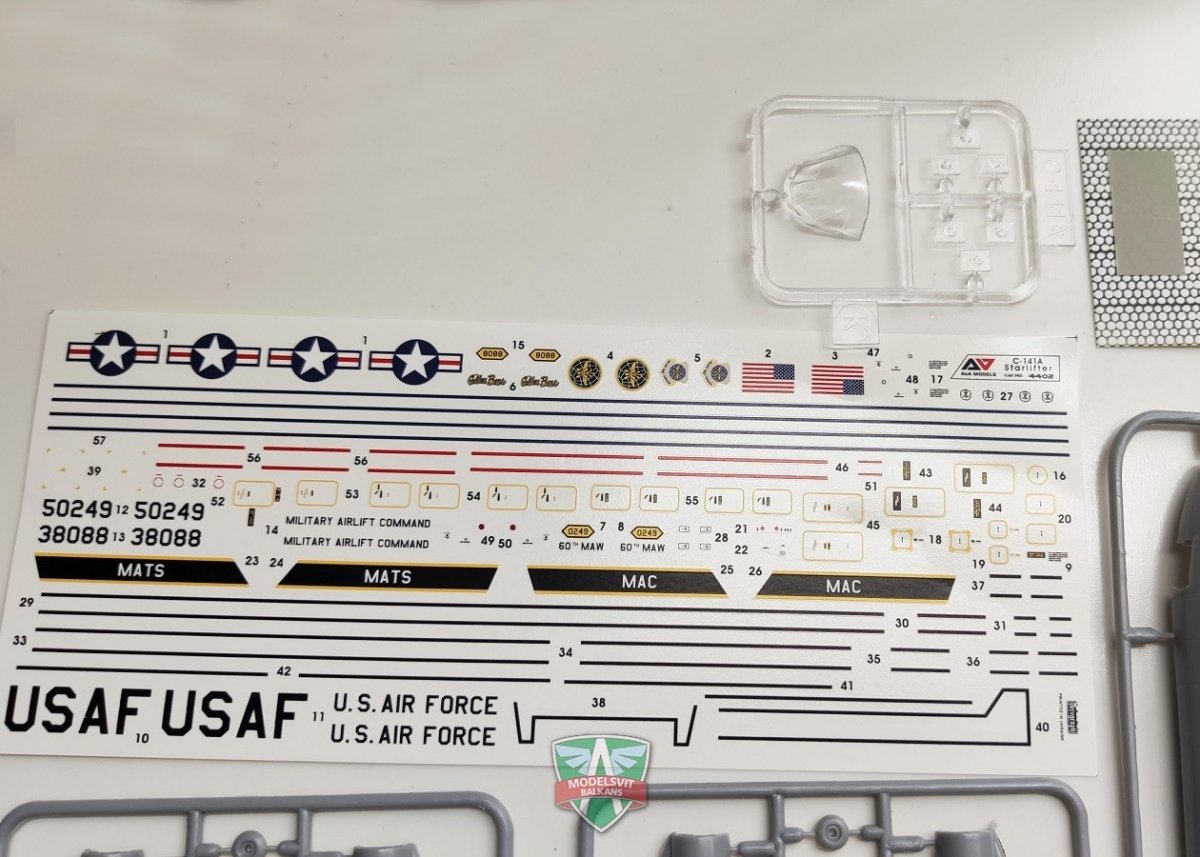 Maquette A&amp;amp;A Models 4402 C-141A Avion de transport stratégique militaire 1/144 – image 4