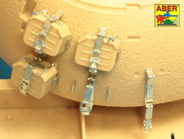 Aber 35A129 Mounts for additional ammunition boxes used on Soviet tanka like: T-54; T-55 or T-62 1/35 – zdjęcie 6