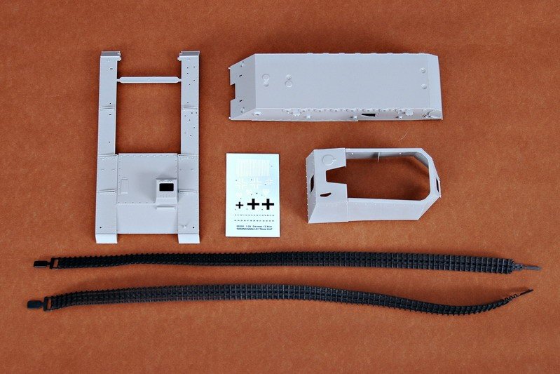 Trumpeter 00350 Allemand 12,8 cm Selbstfahrlafette L/6 Sturer Emil (1/35) – image 4