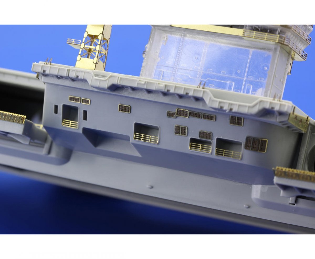 Eduard 17029 USS Nimitz CVN-68 TRUMPETER 1/700 – immagine 7